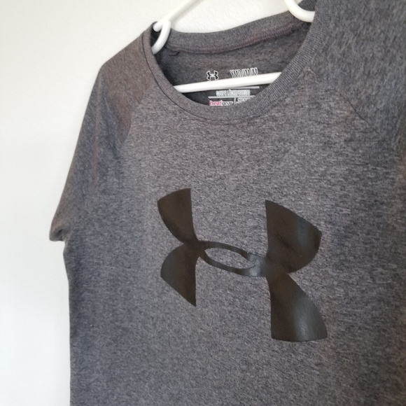 Girls Under Armour Gray and Black shirt YM - Picture 3 of 5